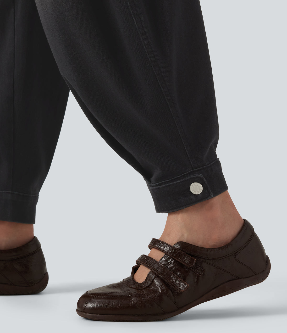 Mid-Rise Balloon Denim Joggers – Black