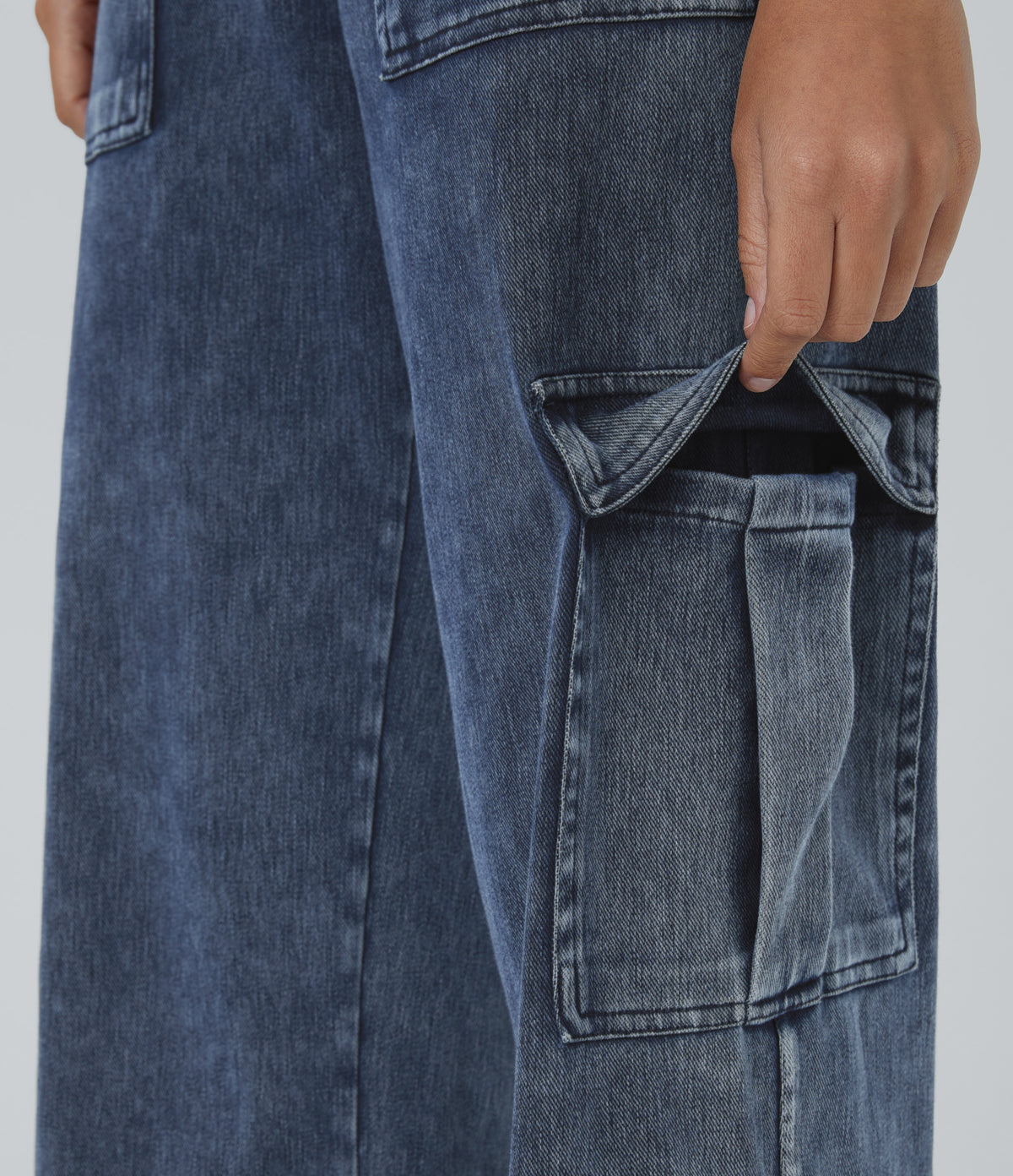 Mid-Rise Straight-Leg Cargo Jeans – Washed Blue